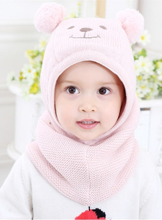 Kindermuts met halsdoek in de vorm van een teddybeer J1853