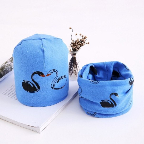 Kindermütze und Nackenband mit Schwan blau 6-12 Monate