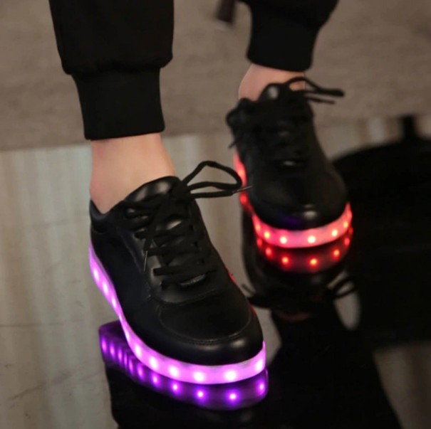 Kinderschoenen van leer en lichtgevend materiaal zwart 30