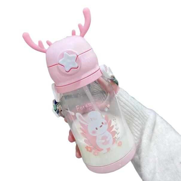 Kindertrinkflasche aus Kunststoff mit Tragegurt und Geweih auf dem Deckel 600 ml Tragbare Wasserflasche für Kinder rosa