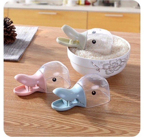 Kitchen Scoop for Dry Foods with Clip 1