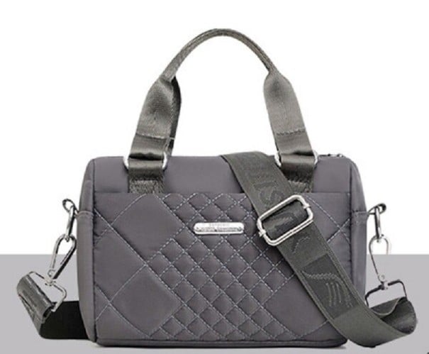 Kleine Damen Crossbody Tasche Gesteppter Muster Zwei kurze Griffe und breiter verstellbarer Gurt mit Karabinern Nylon und Polyester 20 x 14 grau