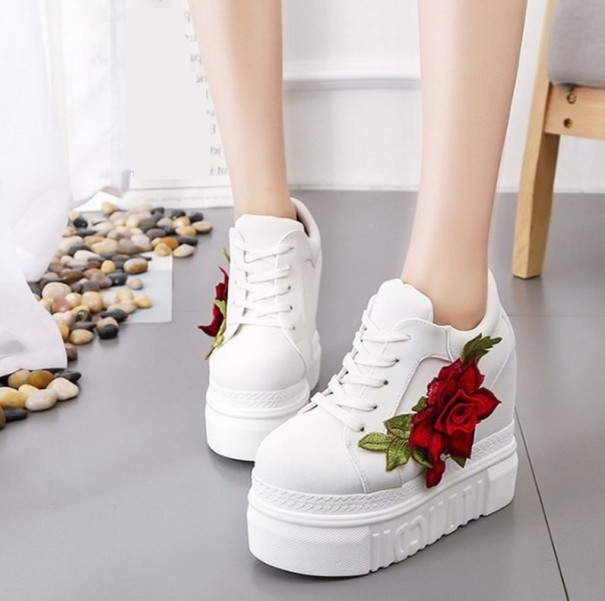 Knöchelsneaker für Damen mit einer Blume weiß 37