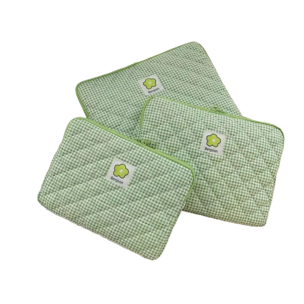 Kockás tok MacBookhoz és iPadhez 12,9 - 13,3 hüvelyk, 33 x 24 cm zöld