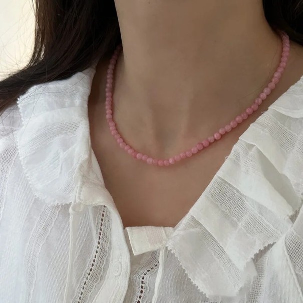 Korálkový náhrdelník z drobných kuliček 4 mm, jemná pravidelná struktura, minimalistický elegantní šperk s decentním vzhledem modrá