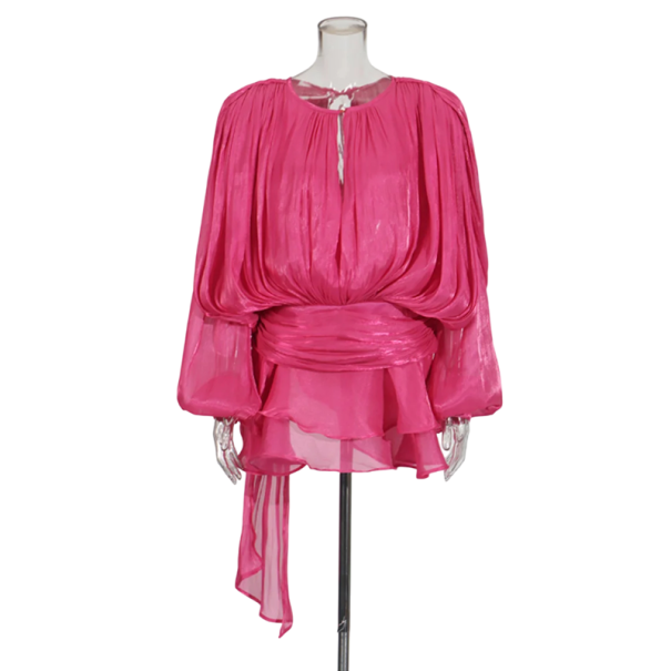 Korte jurk met ballonmouwen en strikbandje bij de hals. Geplooide rok met wikkeleffect. Licht vloeiend materiaal. Elegante mini-jurk. roze XL