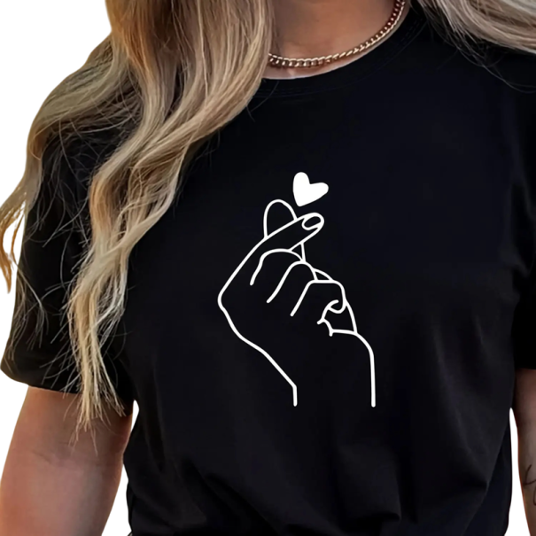 Koszulka z nadrukiem dłoni i serca Krótki rękaw Okrągły koszulka Minimalistyczny motyw Luźny top w stylu lifestylowym Modna damska koszulka czarny L