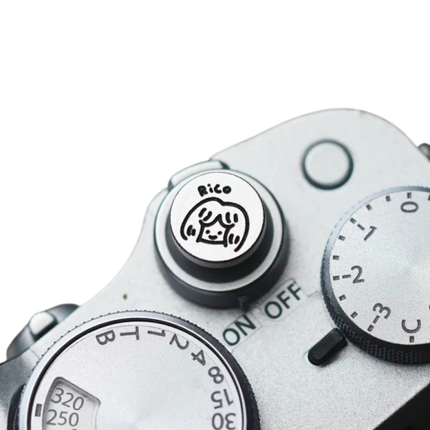 Kovové tlačítko spouště 1,5 cm Kulaté stříbrné s motivem dívky pro Sony A7C2 Fujifilm XT50 X100VI Xhalf XM5 XE4 Nikon ZF Leica 1