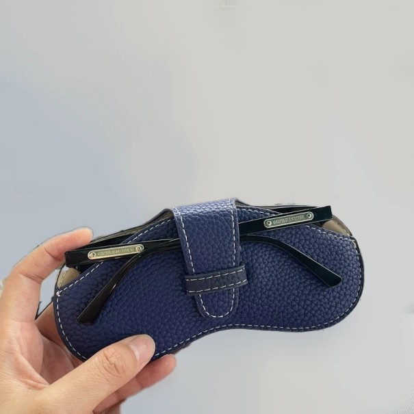 Kožené puzdro na okuliare 17,5 x 8 cm Farebné ochranné puzdro s opaskom pre slnečné a dioptrické okuliare na cesty modrá