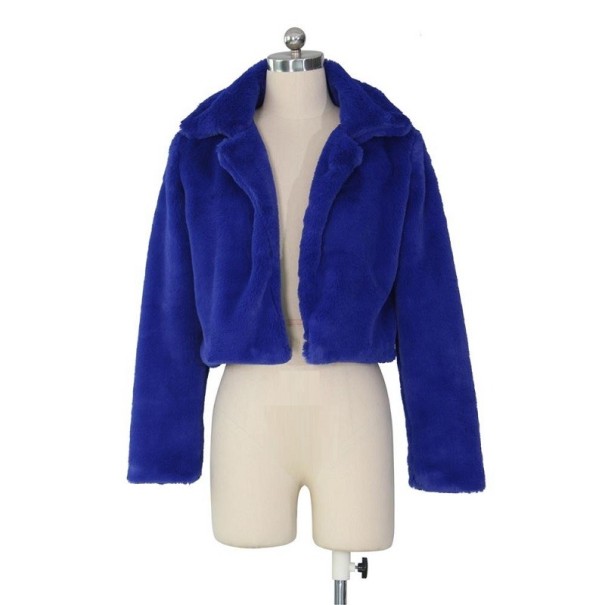 Krótki płaszcz damski ze sztucznego futra P1650 niebieski S