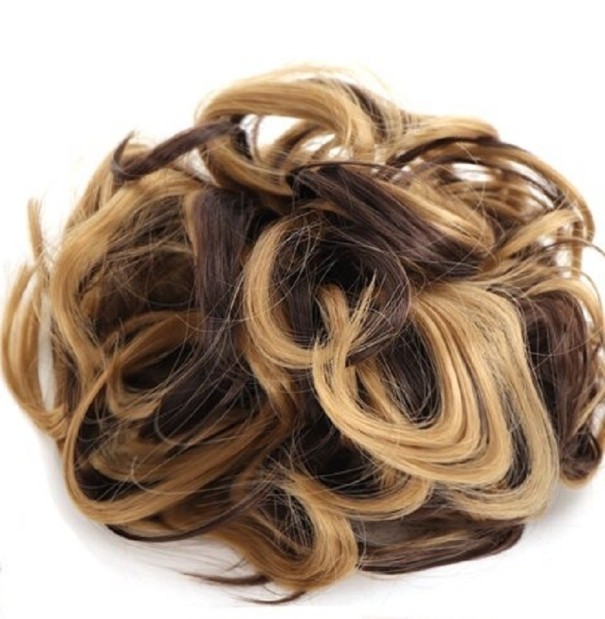 Krullend haarstukje op een clip 10