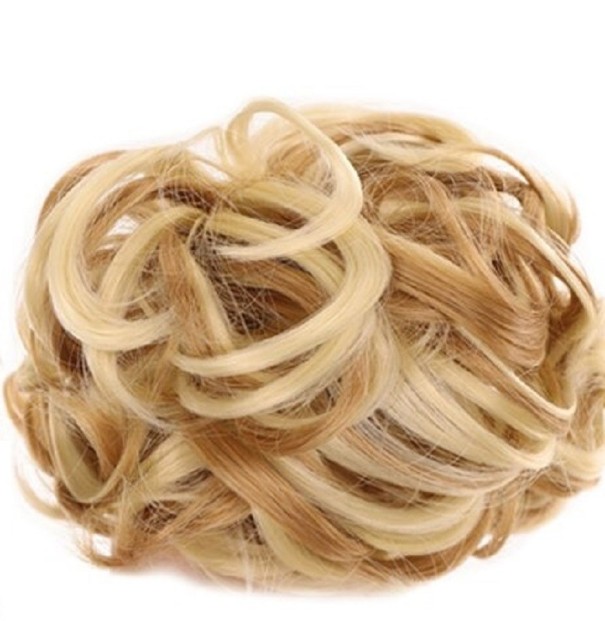 Krullend haarstukje op een clip 9