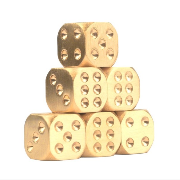 Kultainen noppa M