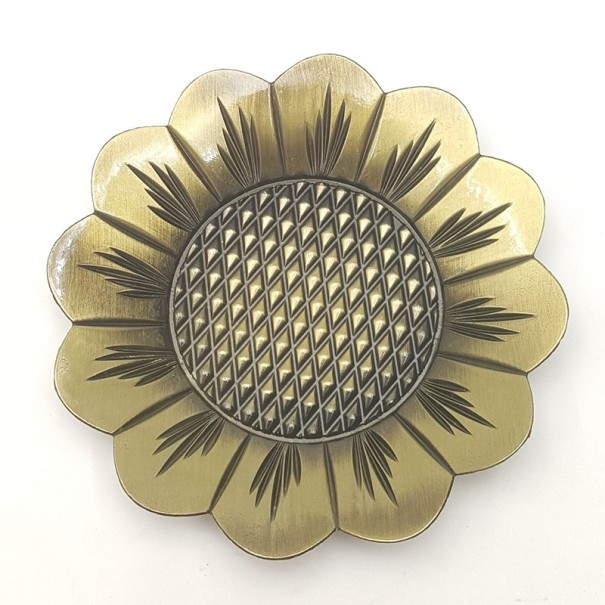 Kuparinen auringonkukan muotoinen lasinalusi kultainen