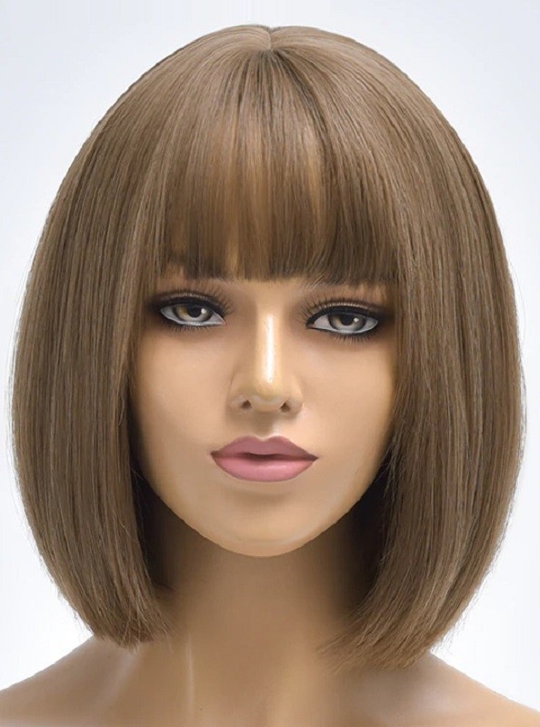 Kurze Perücke mit Pony 4