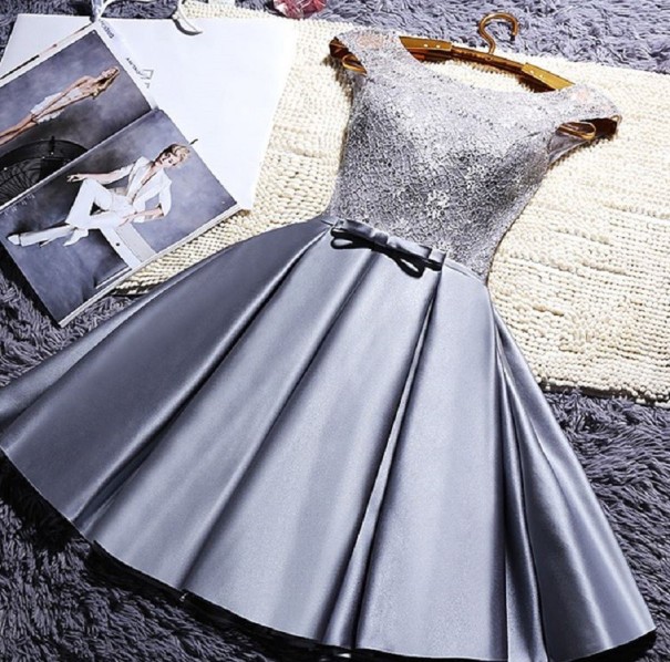 Kurzes Ballkleid grau XL