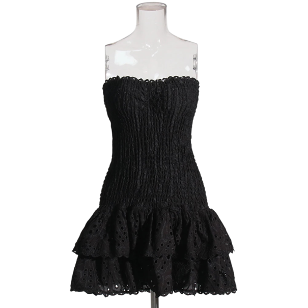 Kurzes trägerloses Sommerkleid mit gerafftem Oberteil und Rüschenrock. Gestickte Details und elastischer Schnitt für eine bequeme Passform. schwarz L
