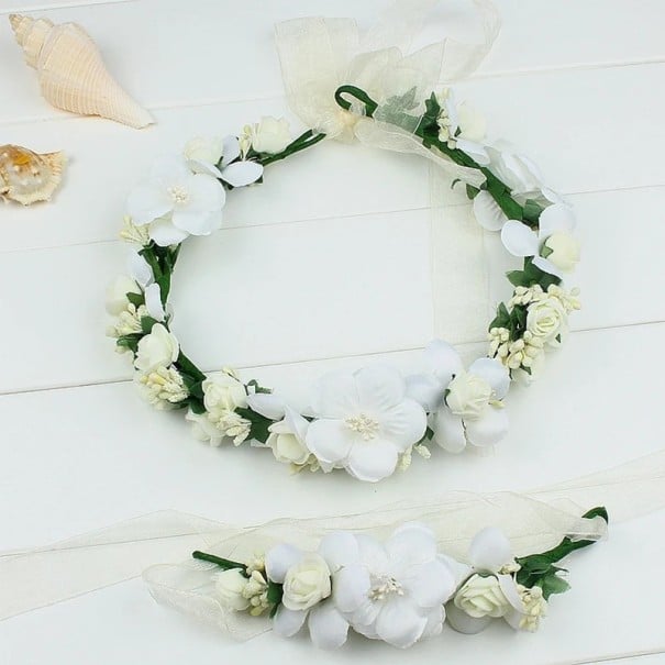 Květinová koruna do vlasů Růže a plné květy Elegantní přírodní kompozice se zavazovací stuhou Romantická vlasová ozdoba bílá