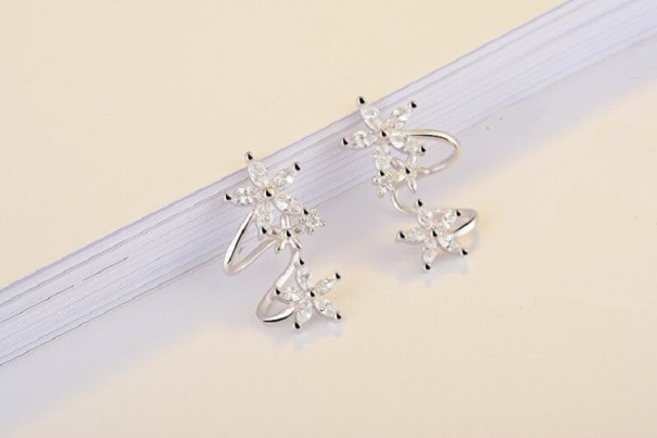 Kvinnors båge örhängen blommor silver