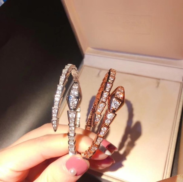 Kvinnors öppet armband med stenar H184