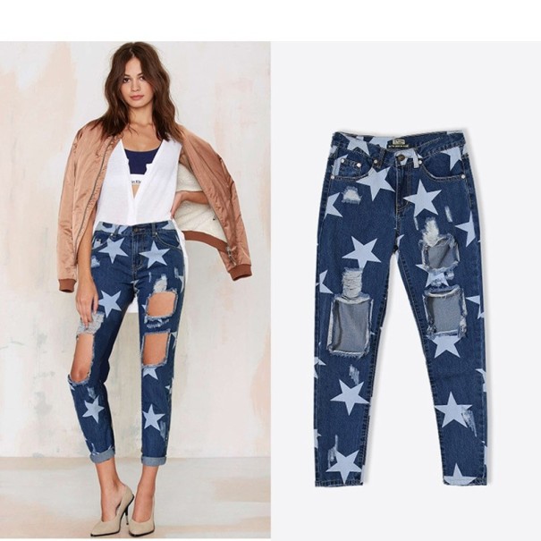 Kvinnors slitna jeans med stjärnor