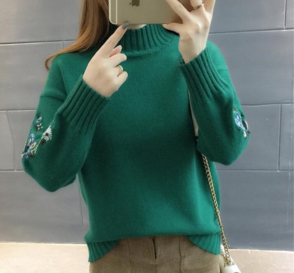 Kvinnors turtleneck med blommor grön