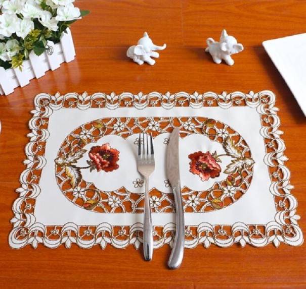 Lace Placemat with Roses J18 1