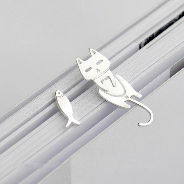 Ladies' Cat and Fish Stud Earrings 1