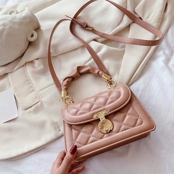 Ladies' crossbody handbag with flap and lock-shaped fastening Quilted pattern Gathered handle and long strap PU leather 20 x 14 x 8 cm old rose