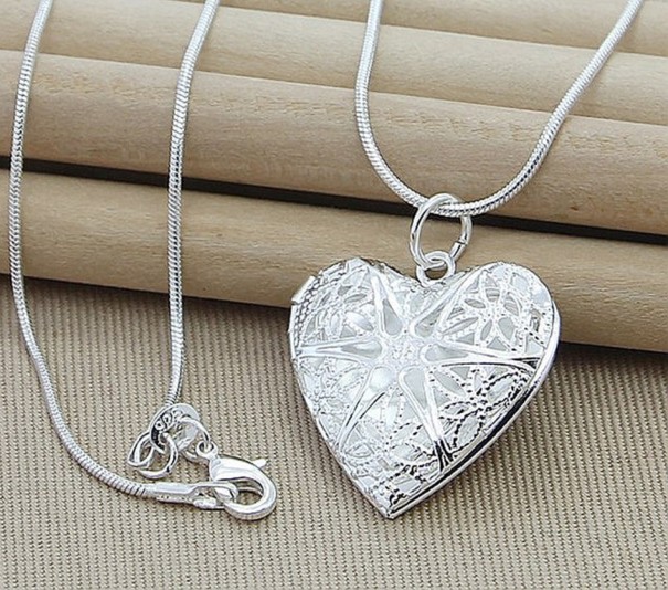 Ladies' Heart Photo Locket Necklace 1