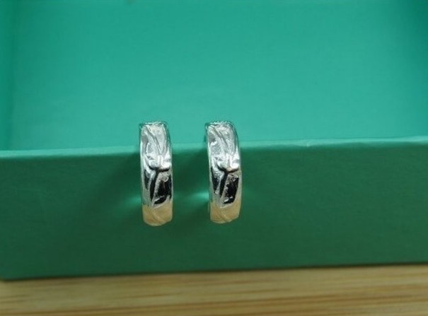 Ladies' Hoop Earrings R40 17