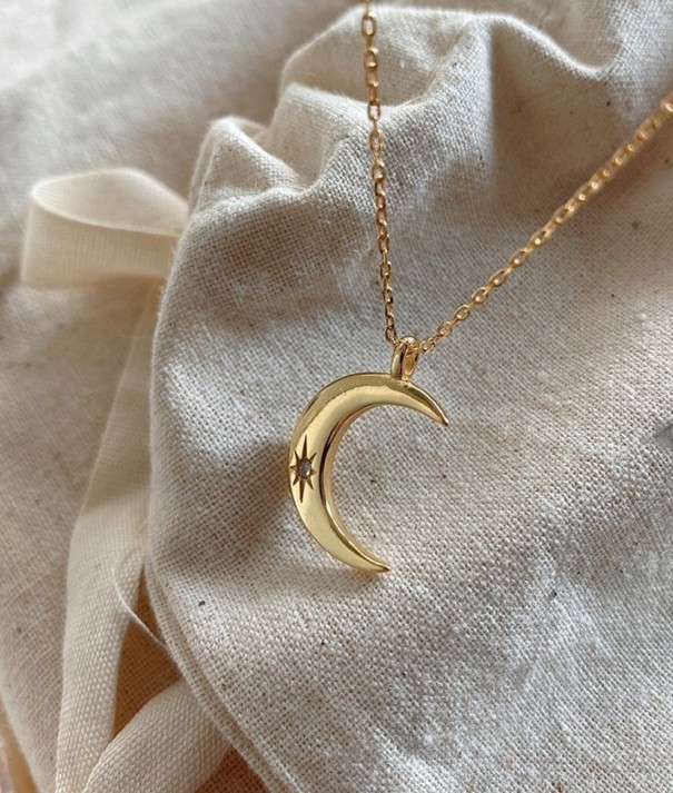 Ladies' Necklace with Crescent Moon G591 1