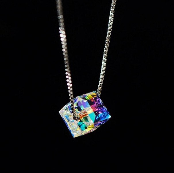 Ladies' Necklace with Cube D70 1