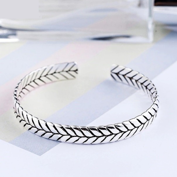 Ladies' Open Bangle P38 1