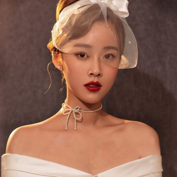 Ladies' Pearl Necklace with Bow 1