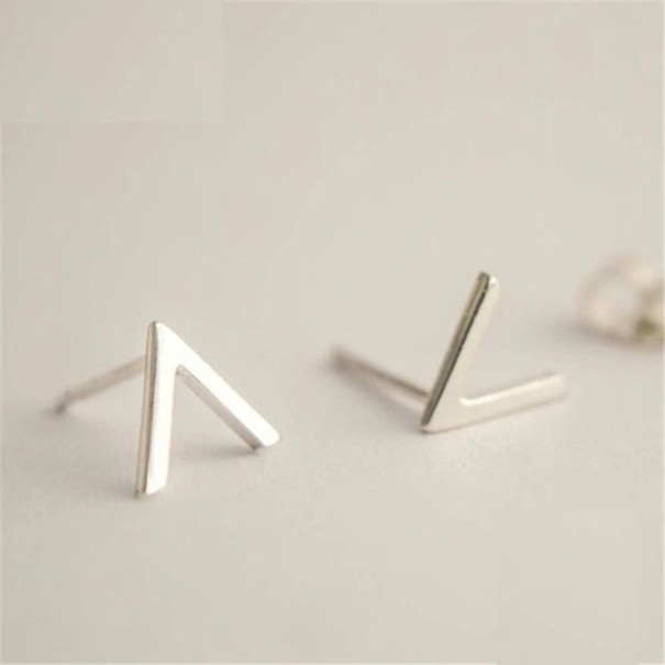 Ladies' Stud Earrings Letter V 1
