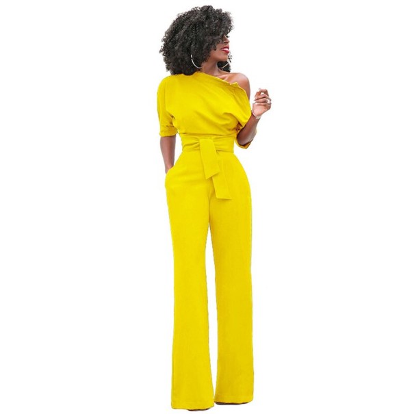 Lang damejumpsuit med asymmetriske ærmer gul S
