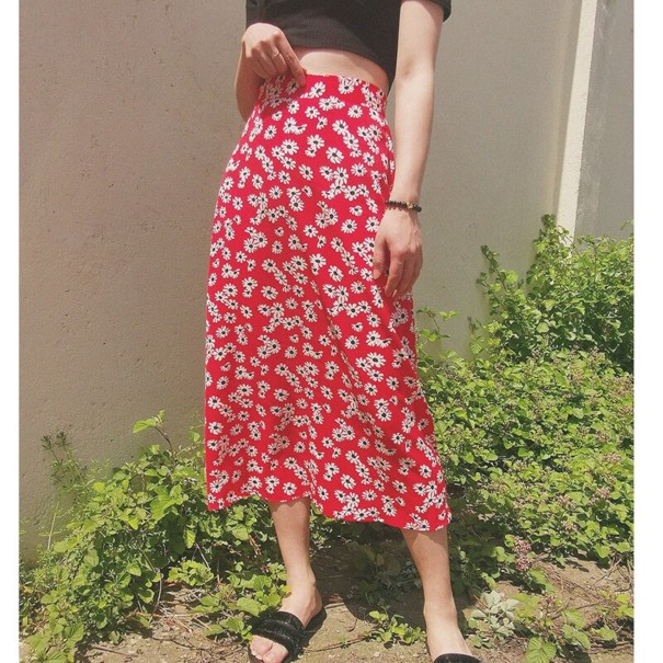 Lange damesrok met bloemen rood L