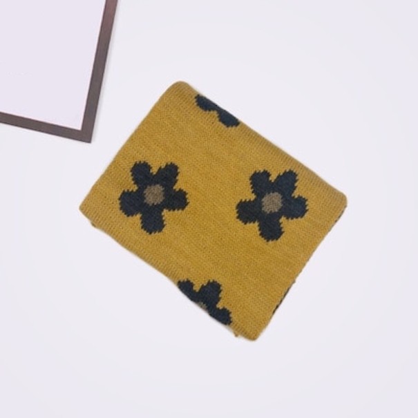 Lasten huivi kukilla A401 keltainen