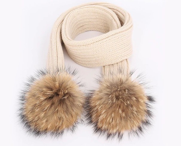 Lasten neulottu talvihuivi tupsuilla J3133 beige
