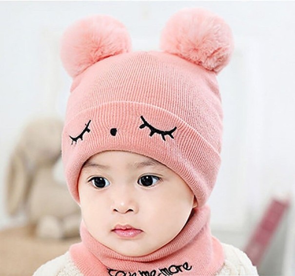 Lasten talvipipo tupsuilla ja kaulurilla vaaleanpunainen