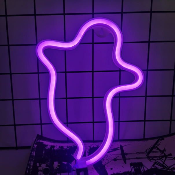 LED Neon Faldekoráció 29 x 19 cm Szellemfény Témájú Halloween Dekoráció USB vagy 3x AA Elem Faldekoráció lila