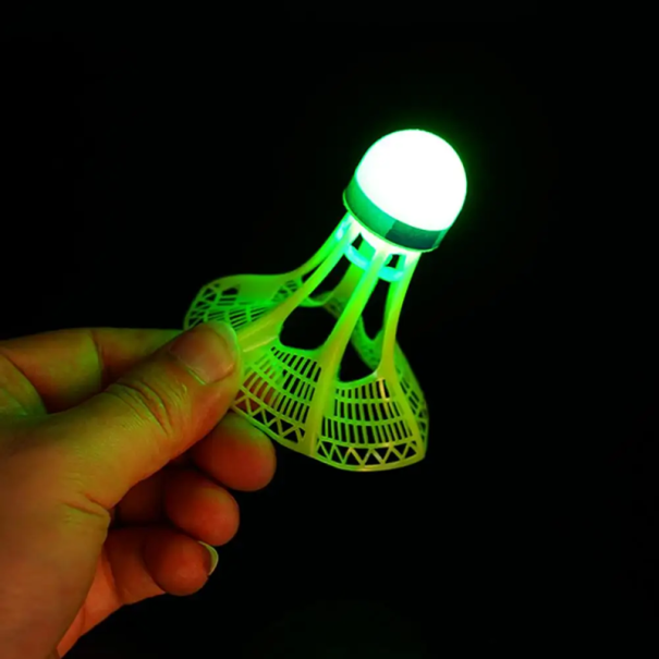 LED szélálló tollaslabda Nylon Polisztirol Világító sportlabda éjszakai játékhoz Edzés Szórakozás Tollaslabda kiegészítők zöld