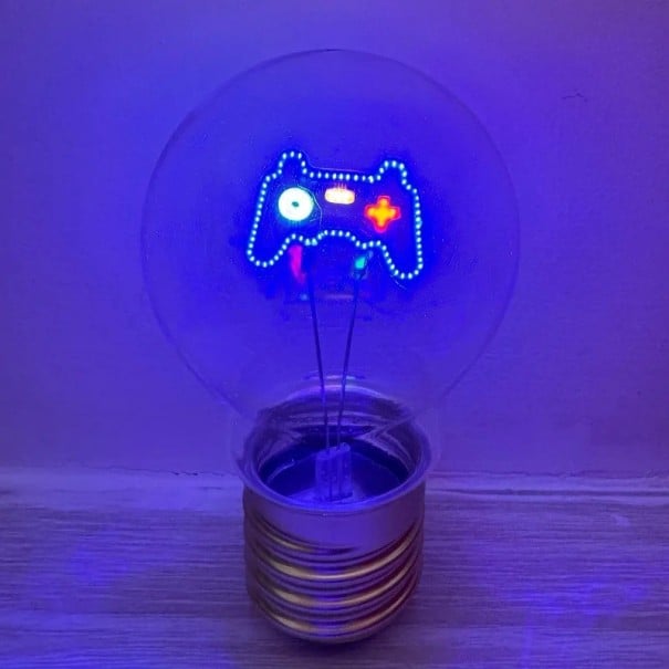 LED žárovka s vláknem ve tvaru herního ovladače A70 5 V 2–5 W 7 x 12,5 cm Skleněný kryt a hliníková objímka Modré světlo Dárek pro gamery 1