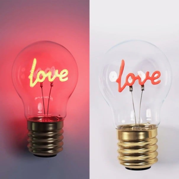 LED žárovka s vláknem ve tvaru nápisu love A70 5 V 2–5 W 7 x 12,5 cm Sklo a zlatá hliníková objímka Červené světlo Dekorace do ložnice 1