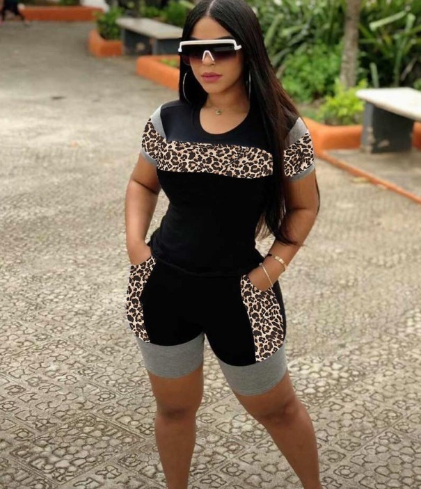 Leopardmönstrad t-shirt och shorts för kvinnor B979