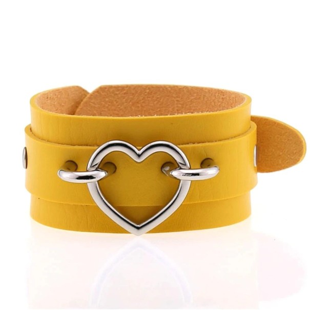 Leren armband met hart donkergeel