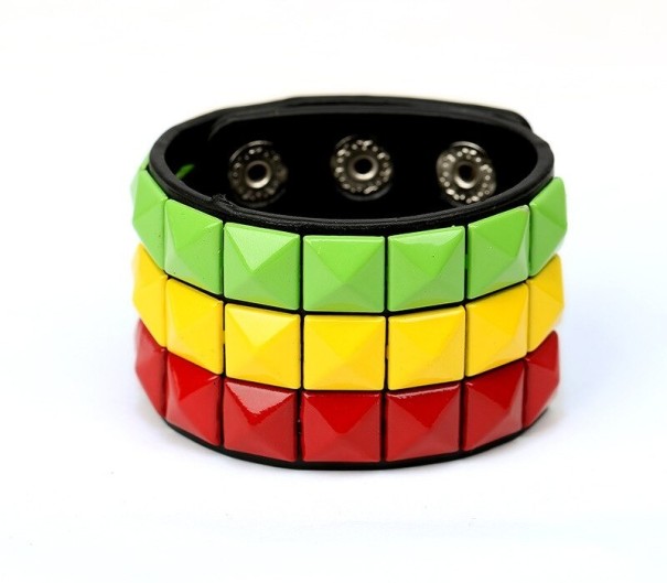 Leren armband met piramides 4