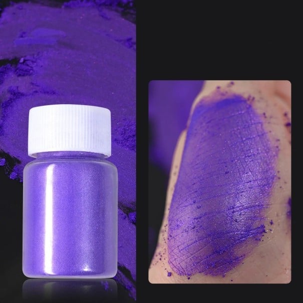 Lesklý perleťový pudr na nehty na kreativní manikúru a nail art fialová