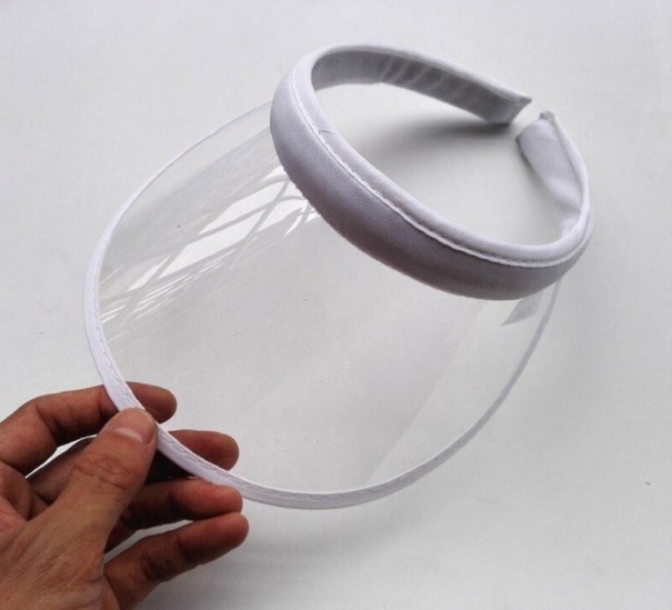 Letní kšilt čirá